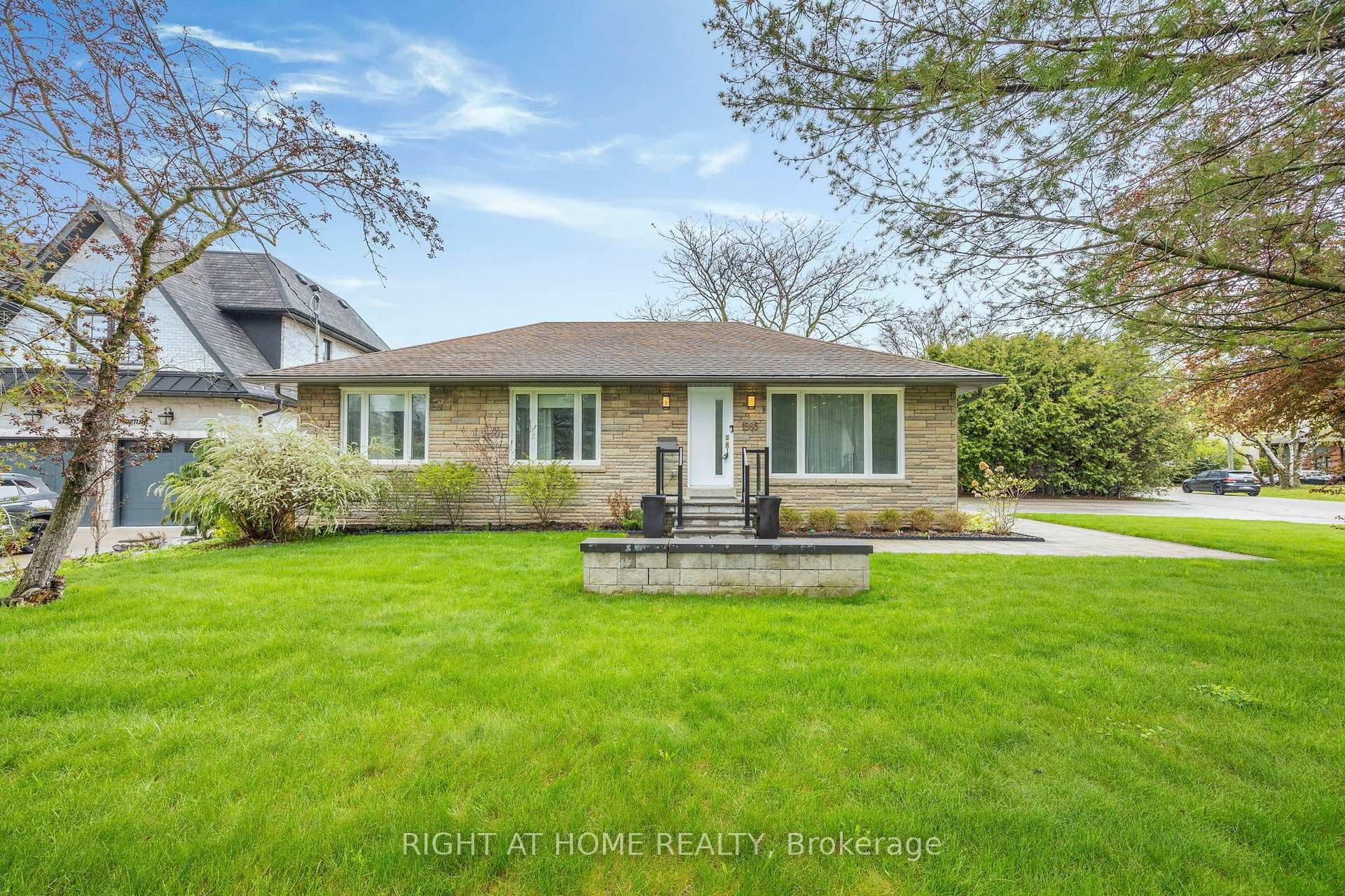 1565 Kipper Avenue, Mississauga, ON L5G 4C9 - Photo 1