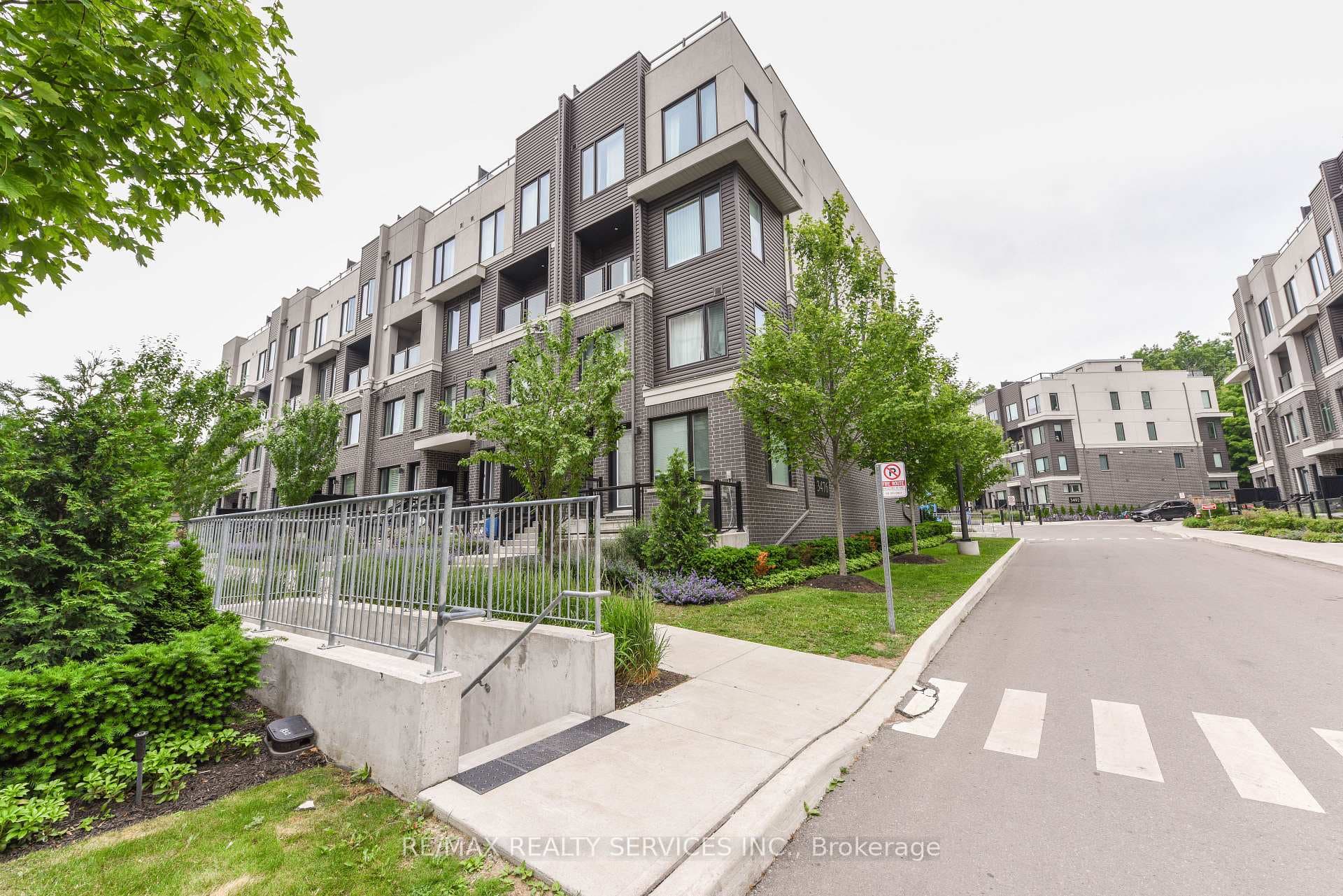 3476 Widdicombe Way Unit 8, Mississauga, ON L5L 0B8 - Photo 1
