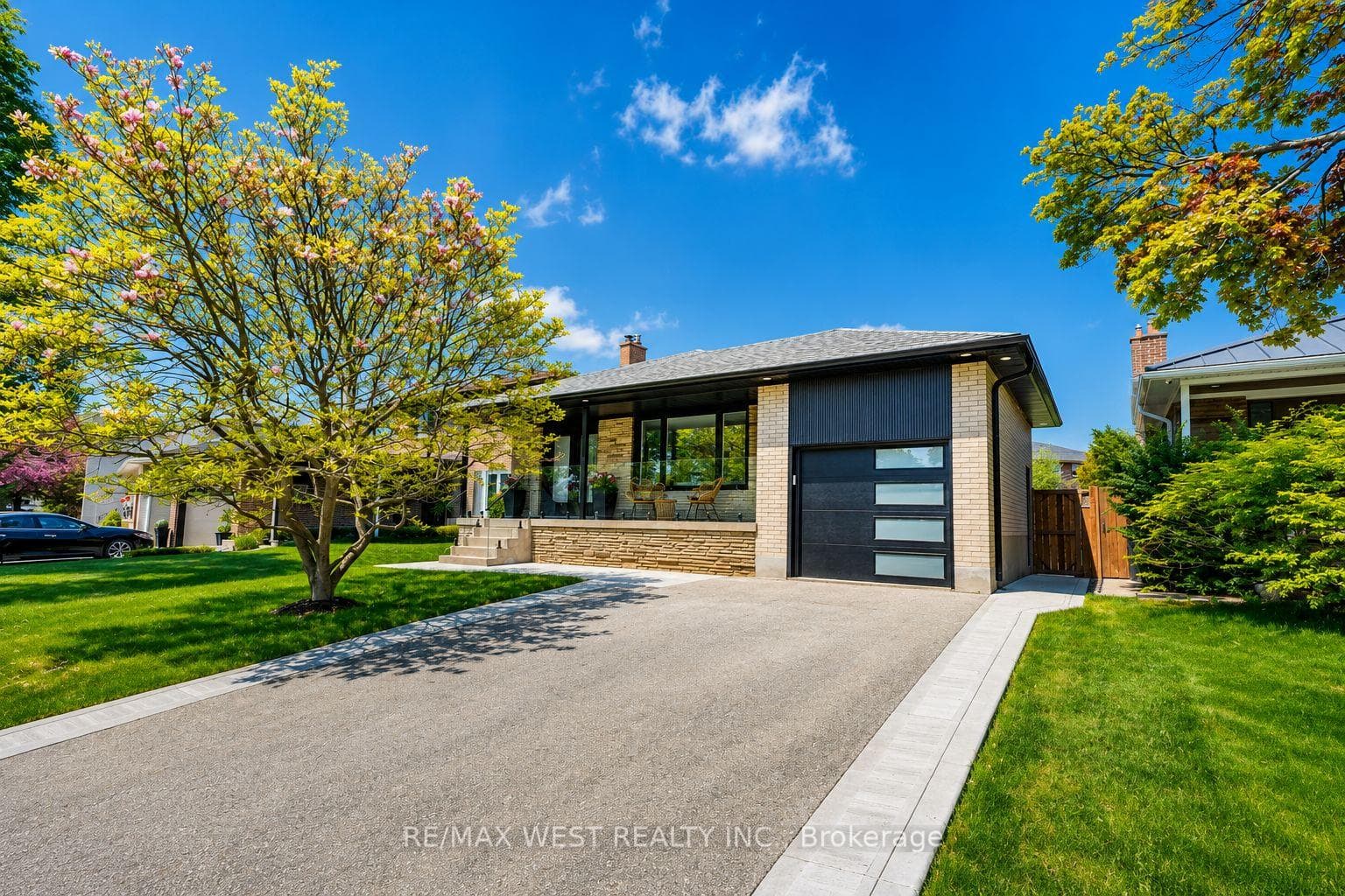 18 Torrington Drive, Etobicoke (Islington / Rexdale), ON M9C 3V5 - Photo 1