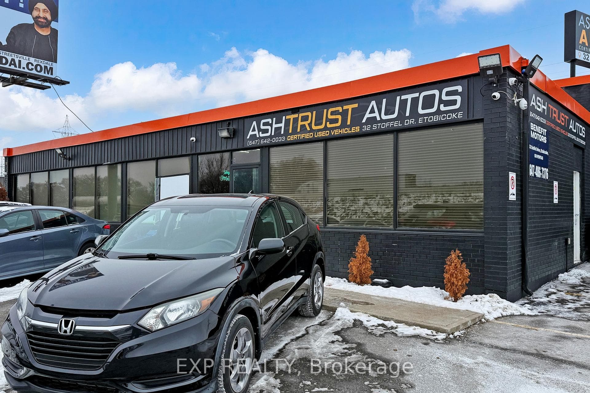 32 Stoffel Drive, Etobicoke (West Mall / Rexdale), ON M9W 1A8 - Photo 1