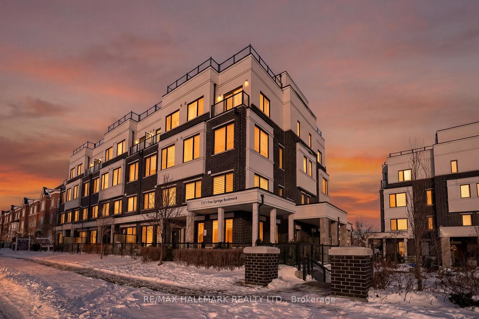 1711 Pure Springs Boulevard Unit 101, Pickering, ON L1X 0E3 - Photo 1