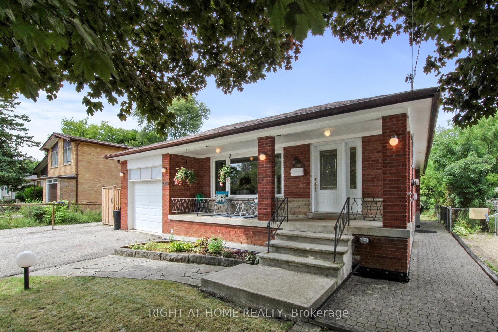220 Homewood Avenue, Thornhill / Willowdale, ON M2M 1K6 - Photo 1