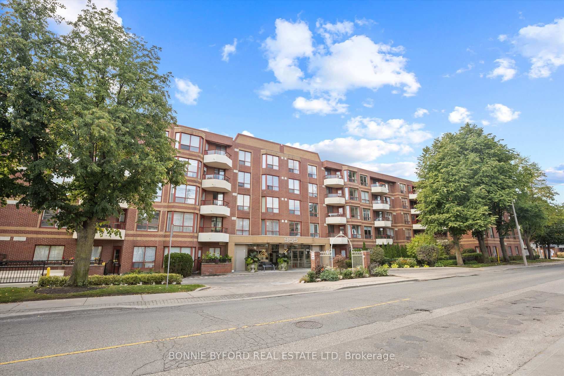Leaside Gate Condominium