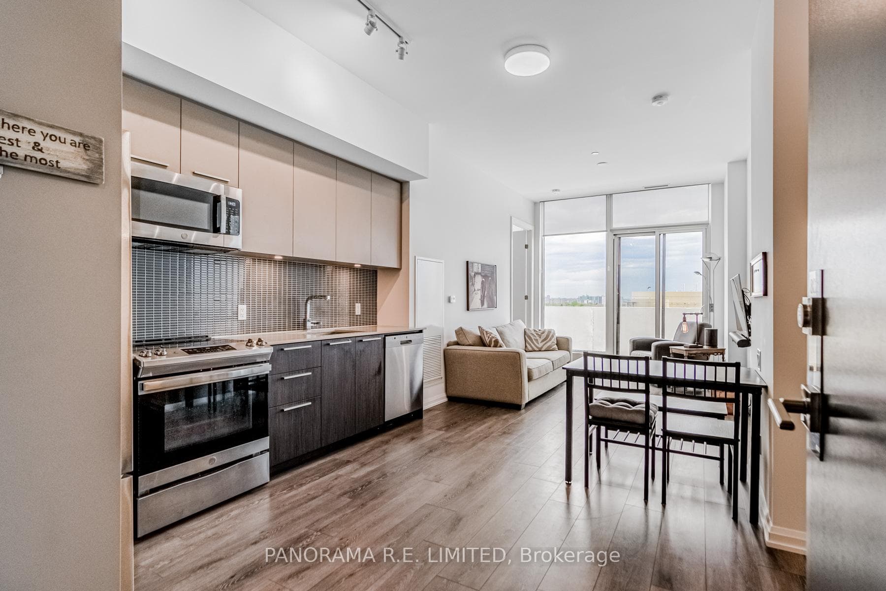 4208 Dundas Street Unit 802, Toronto W08