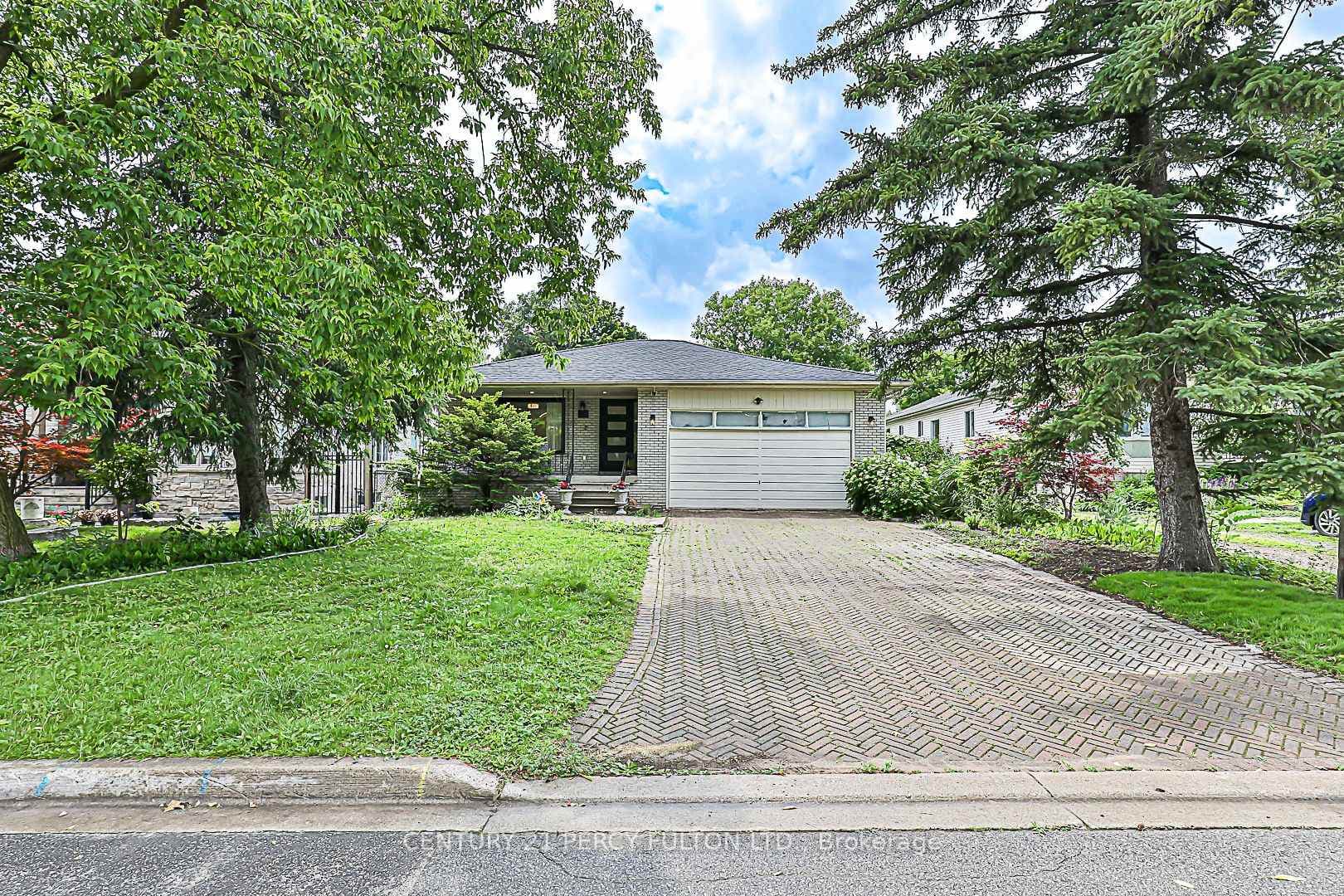 168 Ruggles Avenue, Richmond Hill, ON L4C 1Y4 - Photo 1