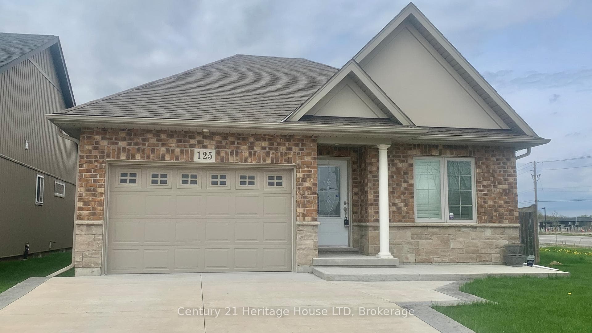 125 Clare Avenue, Welland, ON L3C 0B7 - Photo 1