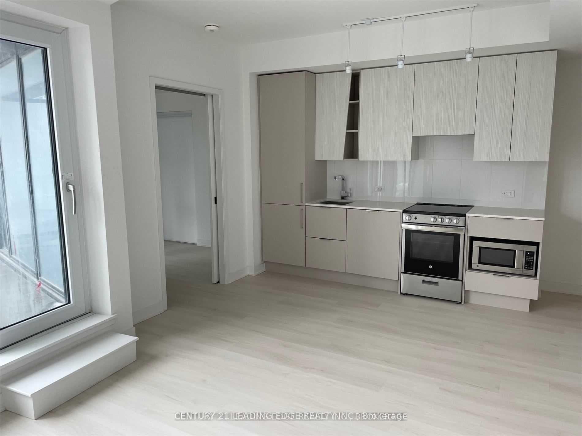 3900 Confederation Parkway Unit 214, Mississauga, ON L5B 0M3 - Photo 1