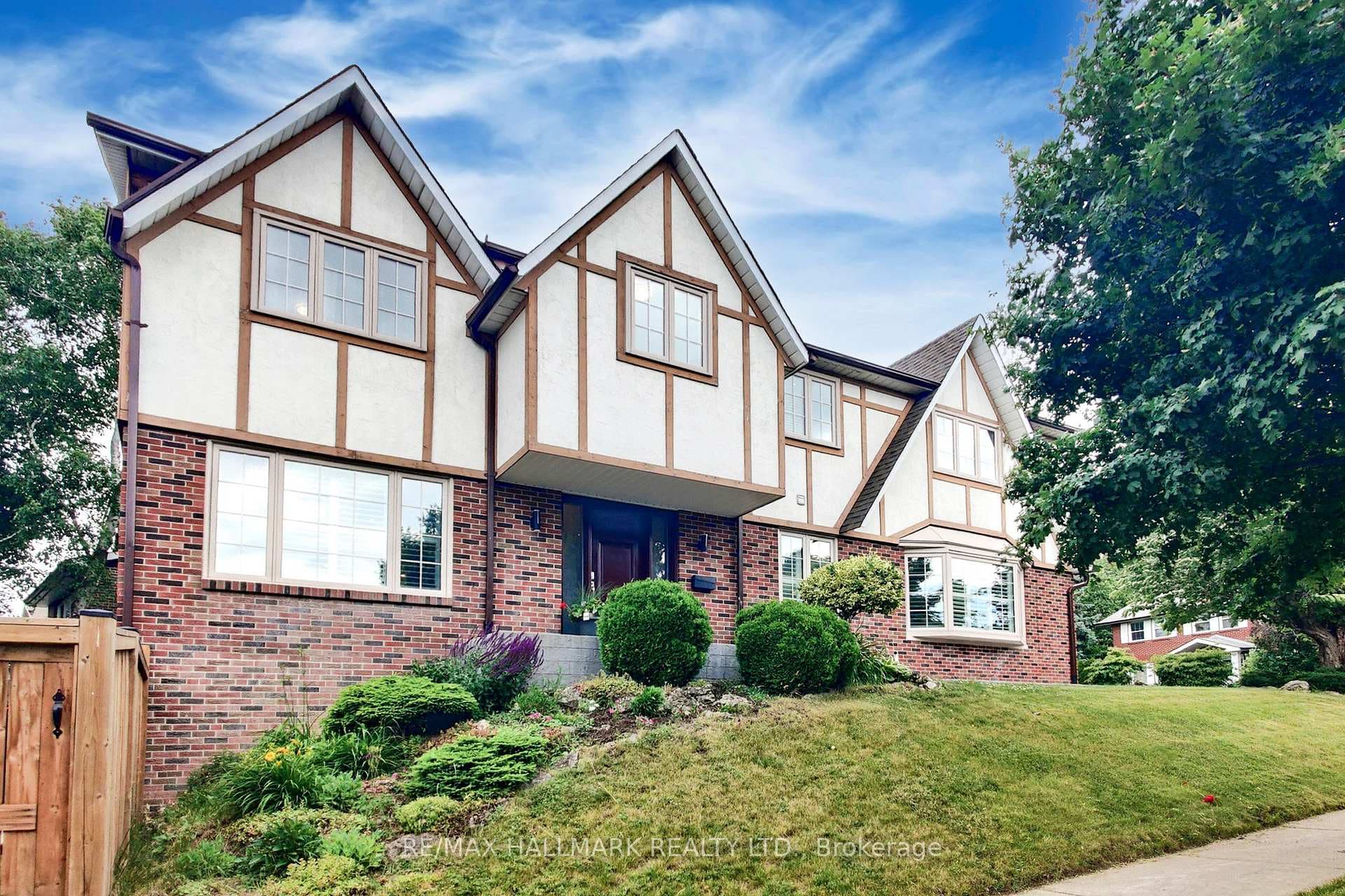 2 Butterfield Drive, Don Mills / Parkwoods / Victoria Village, ON M3A 2L8 - Photo 1