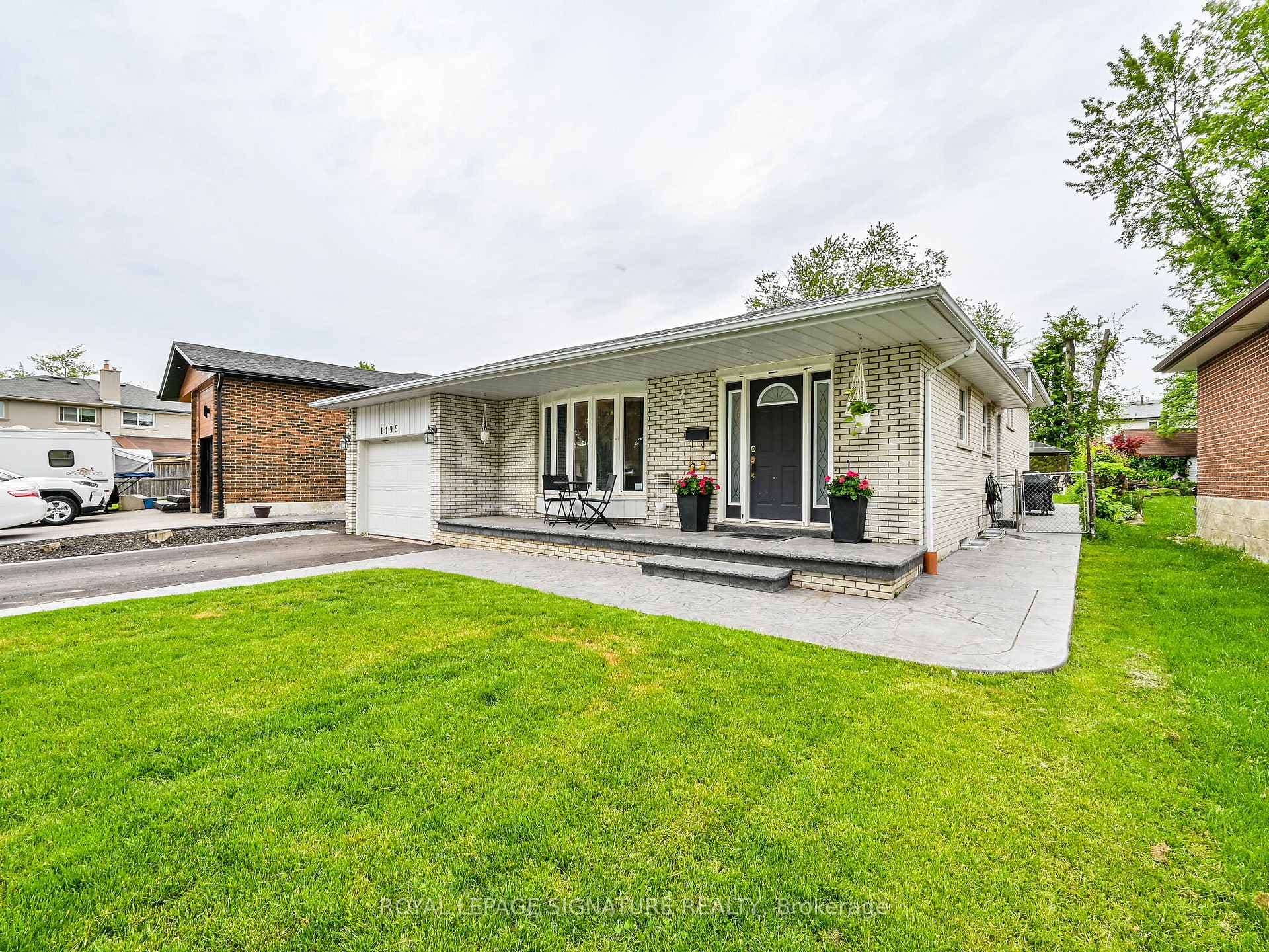 1195 Chada Avenue, Mississauga, ON L5C 1P8 - Photo 1