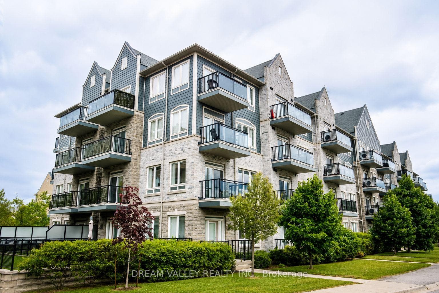 3075 Thomas Street Unit 310, Mississauga, ON L5M 0M4 - Photo 1