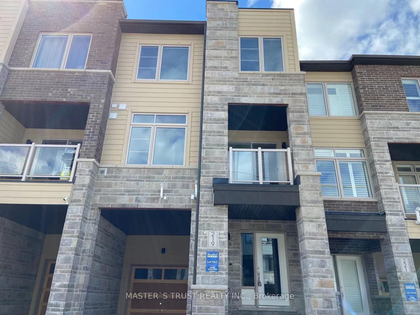 219 Vivant Street, Newmarket, ON L3X 0K7 - Photo 1