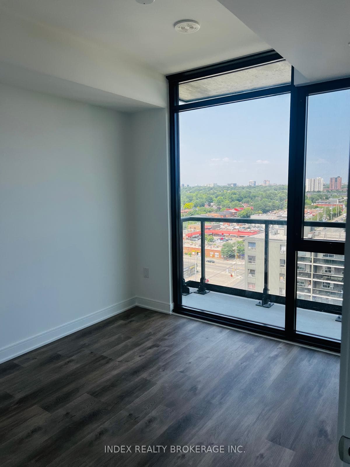 86 Dundas Street Unit 1407, Mississauga, ON L5A 0B1 - Photo 1