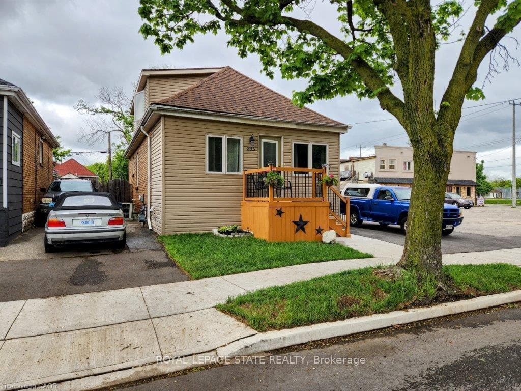 293 Fairfield Avenue, Hamilton, ON L8H 5H5 - Photo 1