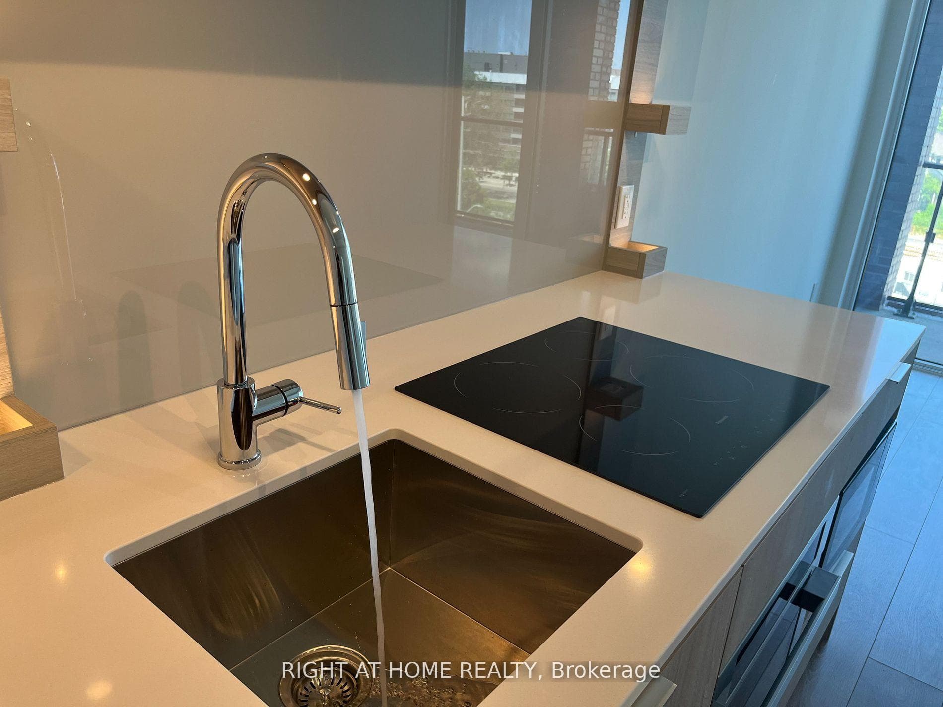 28 Ann Street Unit 506, Mississauga, ON L5G 0E1 - Photo 1