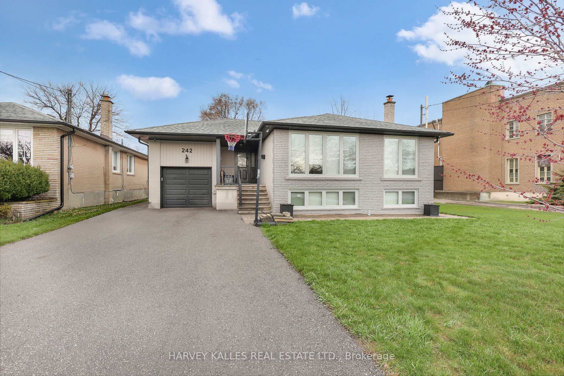 242 Acton Avenue Unit Lower, North York (Bathurst Manor / Clanton Park), ON M3H 4J1 - Photo 1