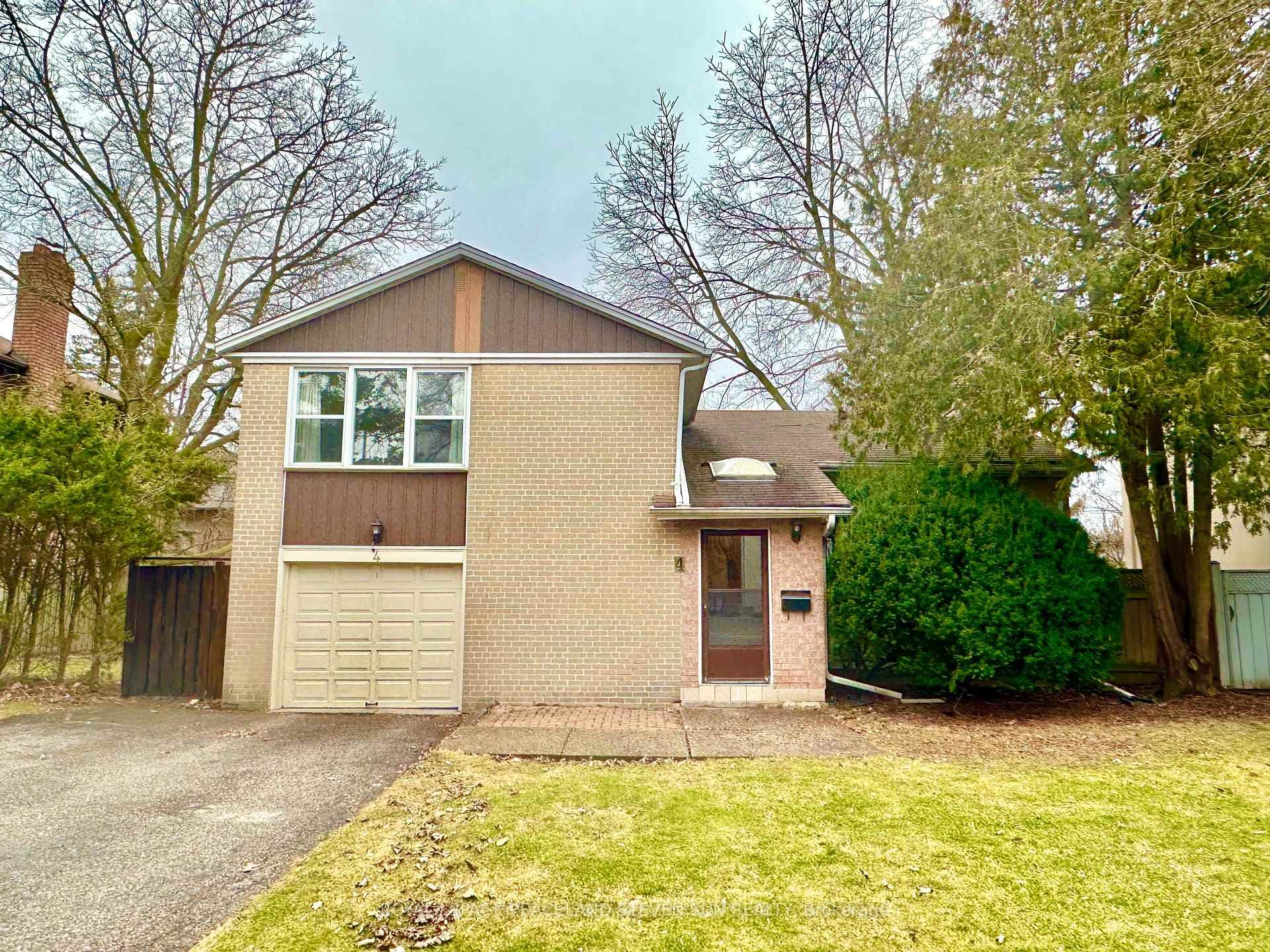 4 Wetherfield Place, Don Mills / Parkwoods / Victoria Village, ON M3B 2E1 - Photo 1