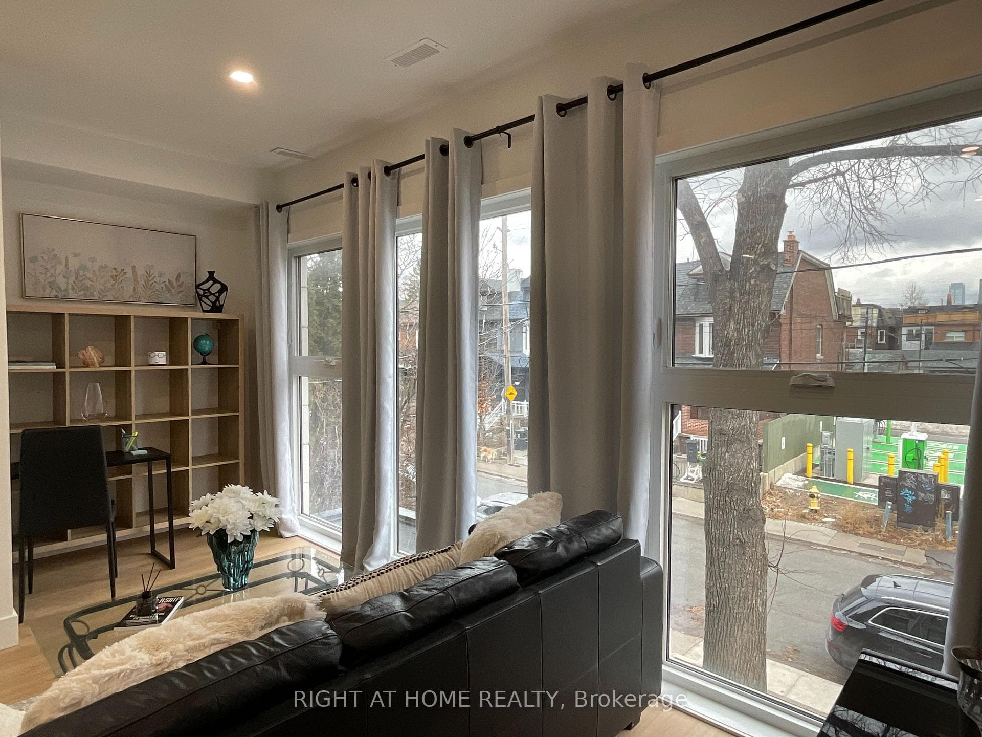 674 Manning Avenue Unit Unit #3 Second floor, Annex / Yorkville / Summerhill, ON M6G 2W4 - Photo 1