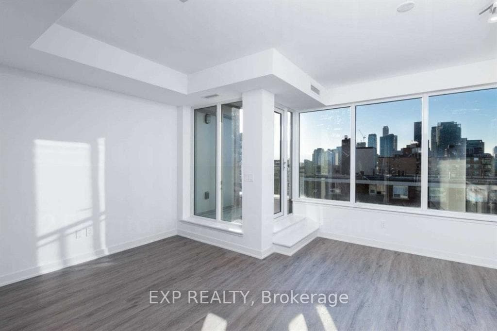 1 Cardiff Road Unit 805, Leaside / Davisville, ON M4P 0G2 - Photo 1