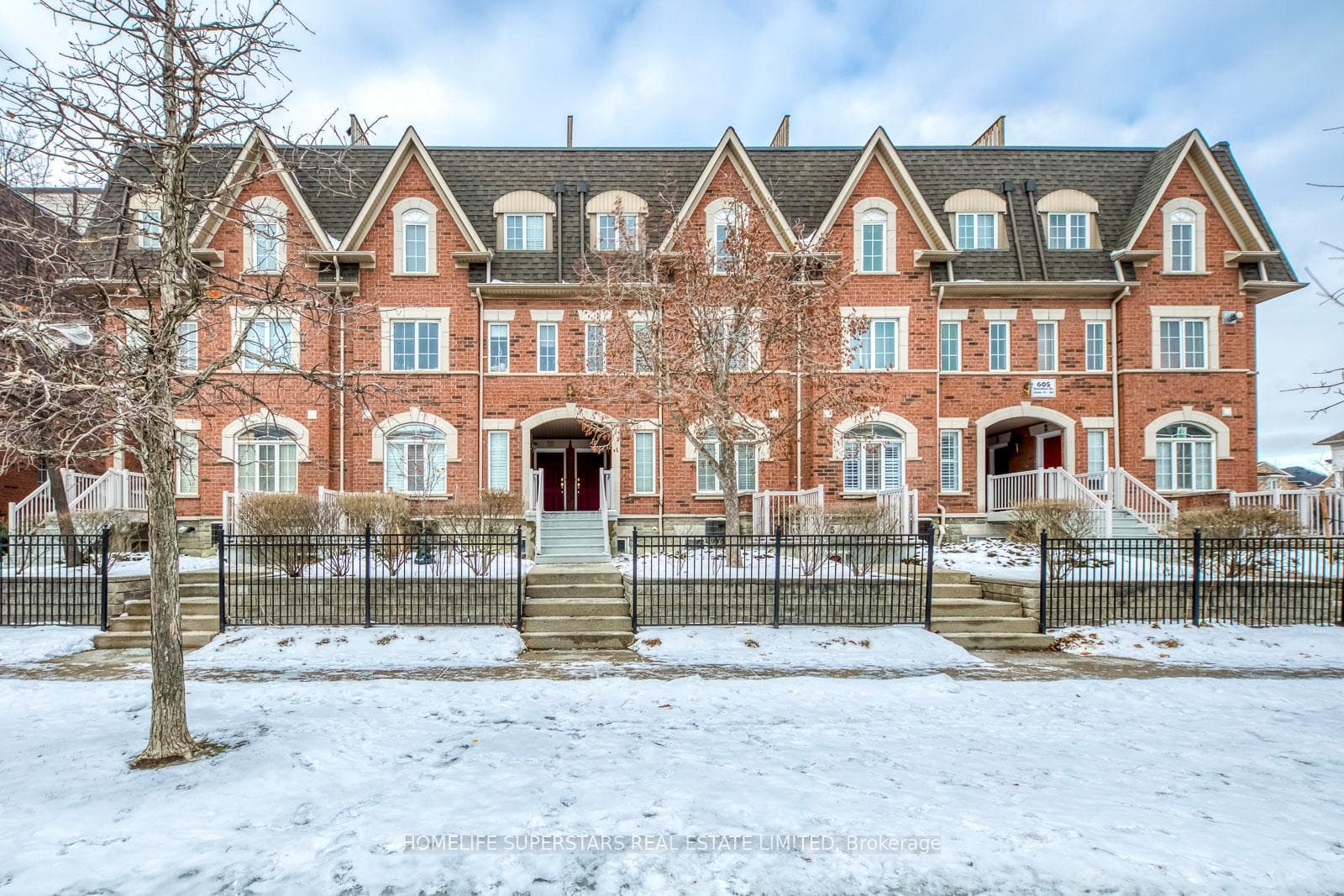 605 Shoreline Drive Unit 11, Mississauga, ON L5B 4K3 - Photo 1