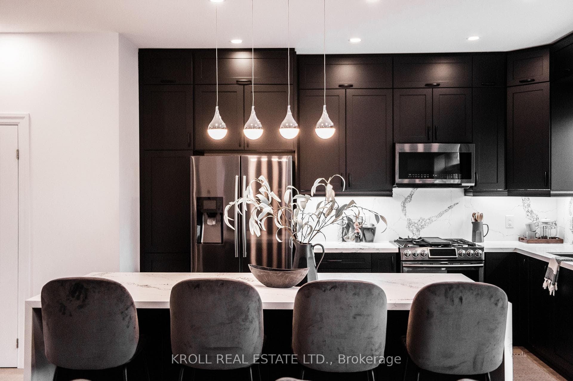 260 Lanor Avenue, Liberty Village / Parkdale / South Parkdale, ON M8W 2P7 - Photo 1