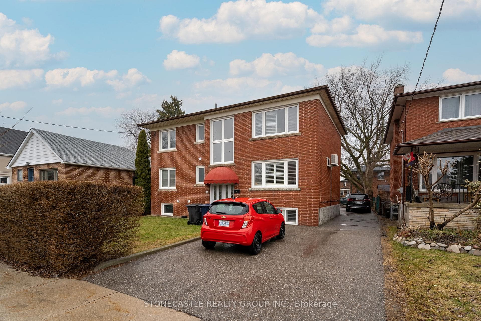 10 Woodbury Road, Liberty Village / Parkdale / South Parkdale, ON M8W 1X6 - Photo 1