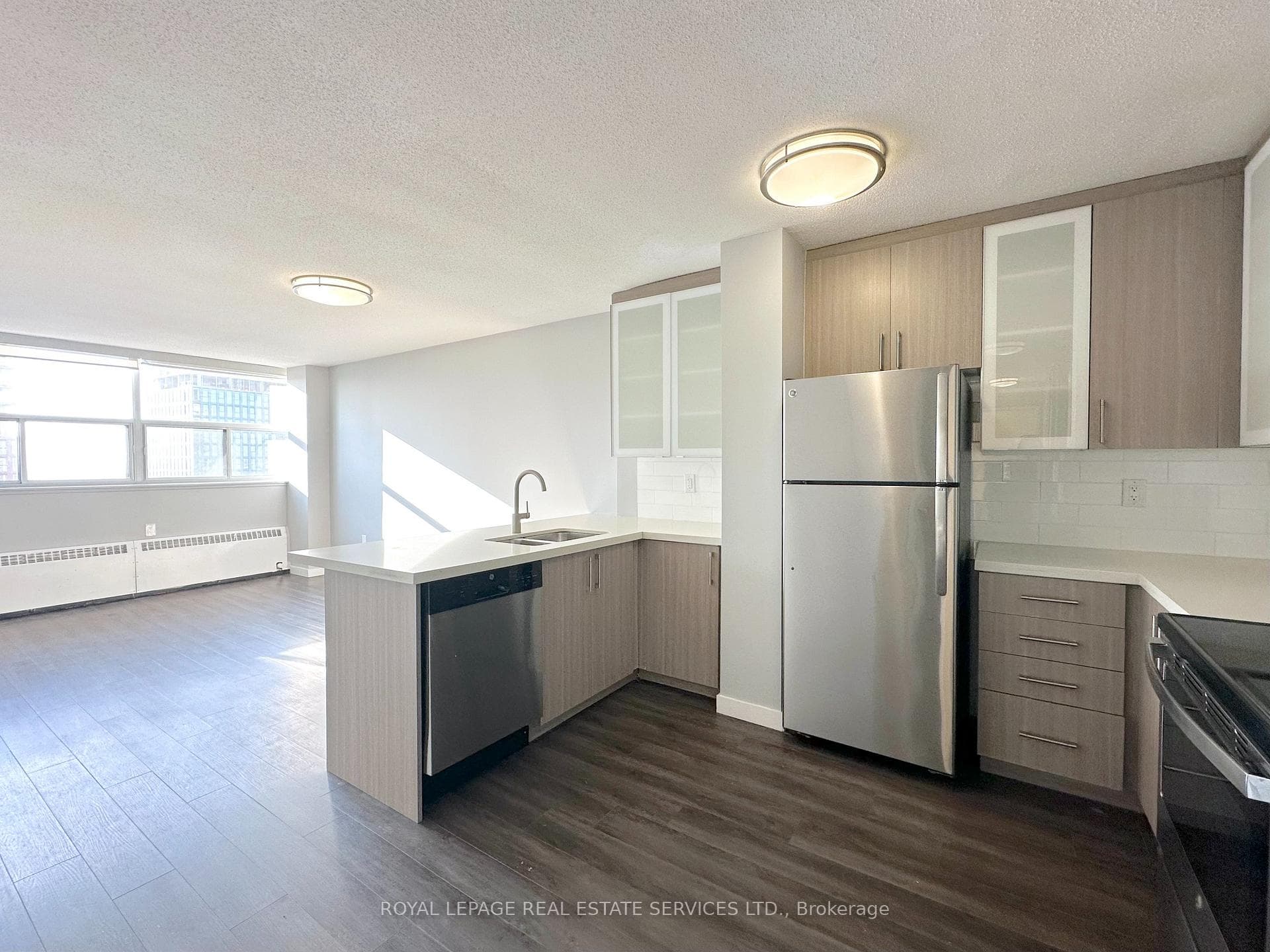 2575 Danforth Avenue Unit 2109, The Beaches / Upper Beaches, ON M4C 1L5 - Photo 1
