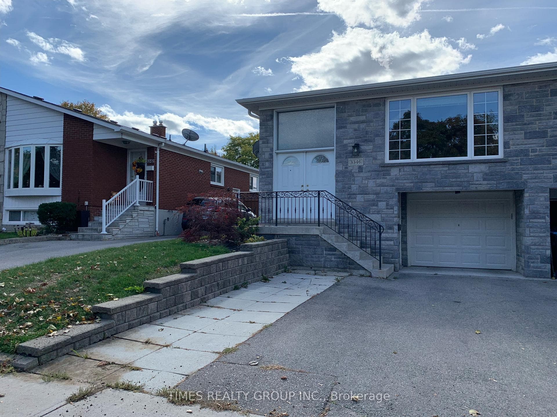 3346 Ivernia Road Unit Main, Mississauga, ON L4Y 3E8 - Photo 1