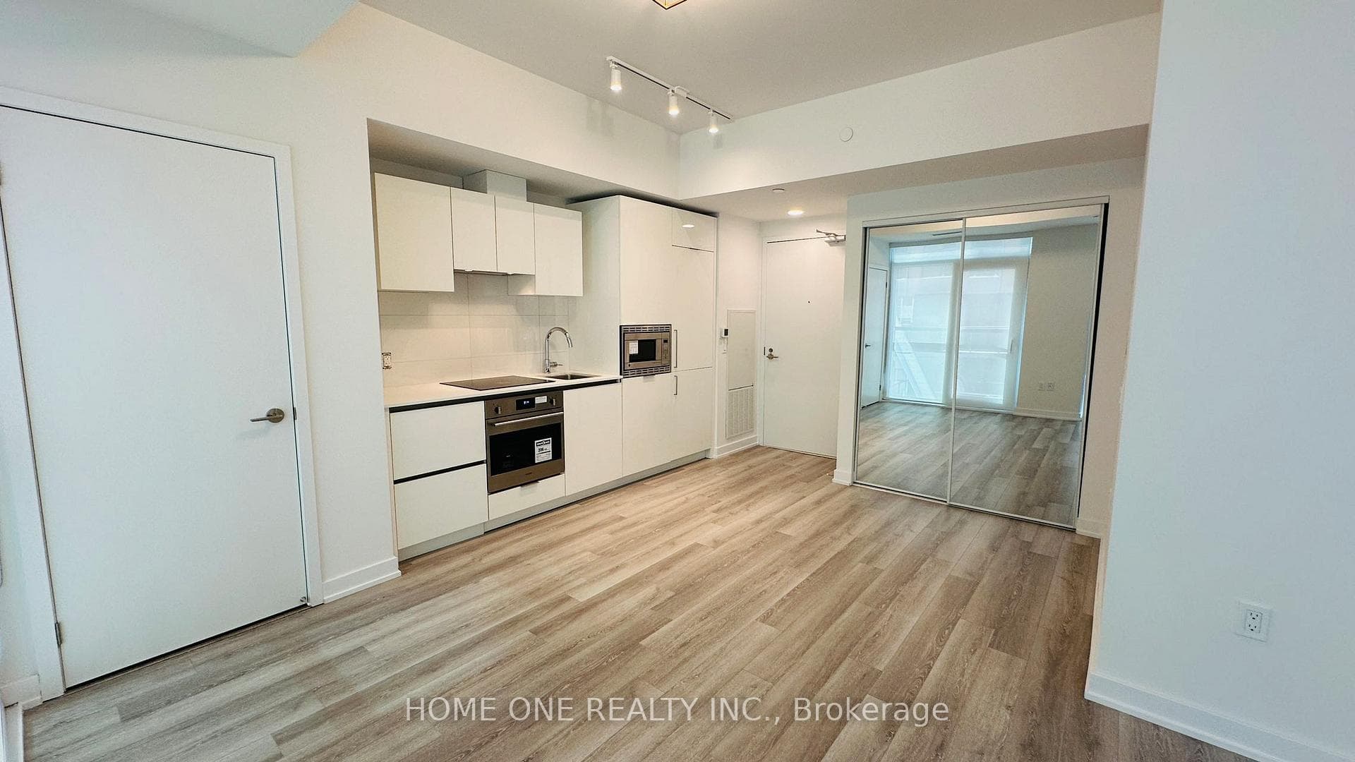 121 St. Patrick Street Unit 1418, Toronto C01
