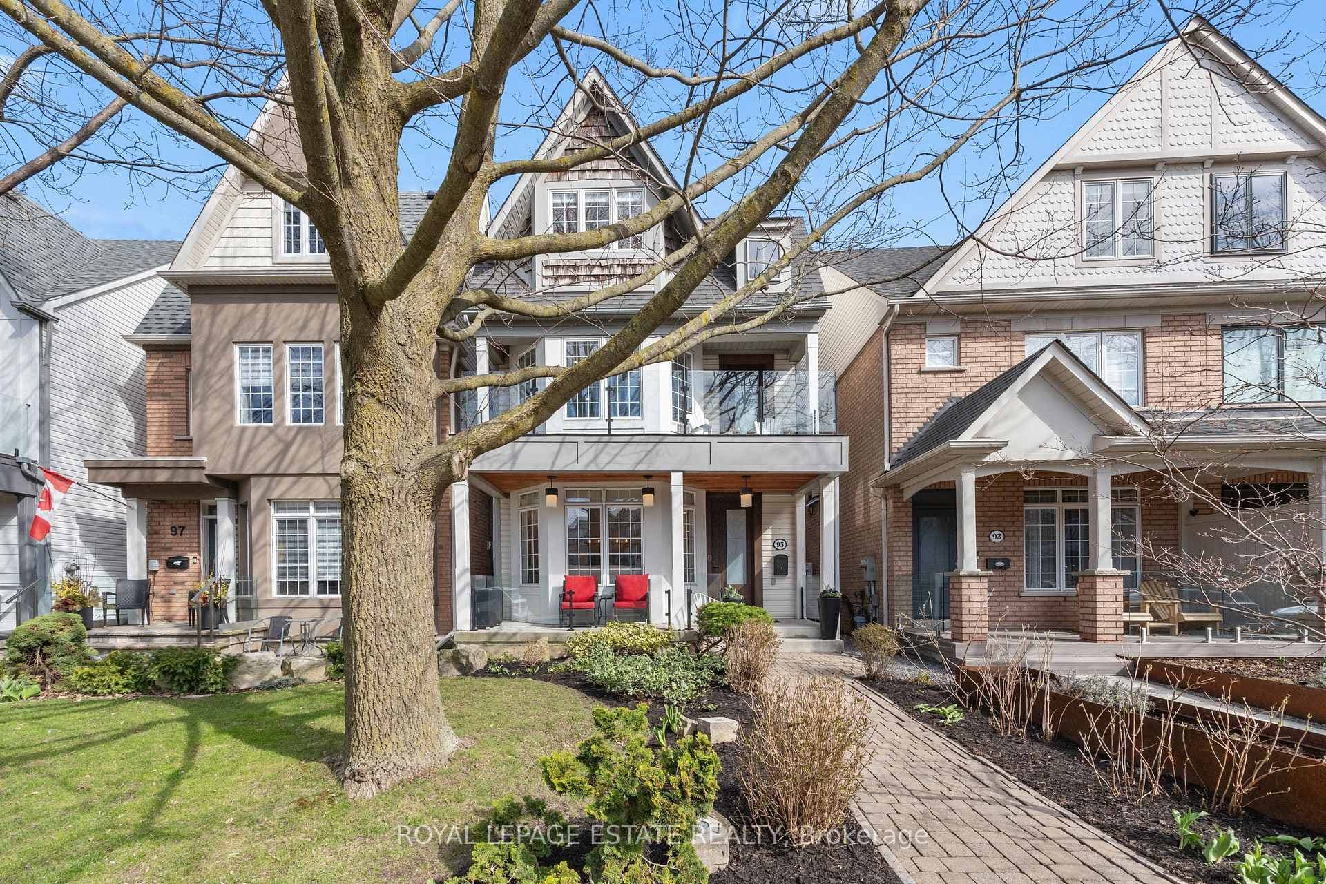 95 Boardwalk Drive, The Beaches / Upper Beaches, ON M4L 3X9 - Photo 1