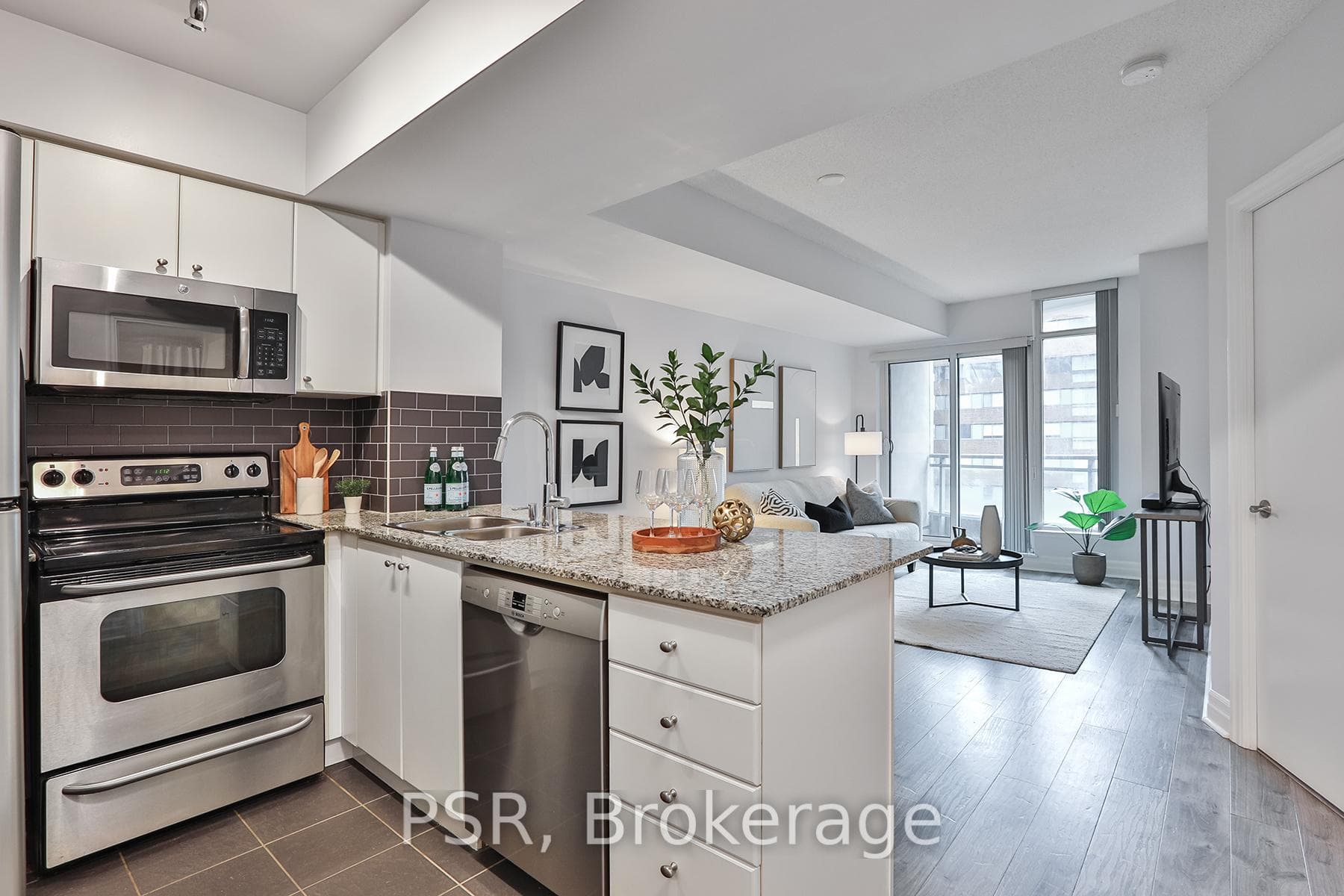 8 Scollard Street Unit 1011, Annex / Yorkville / Summerhill, ON M5R 1M2 - Photo 1