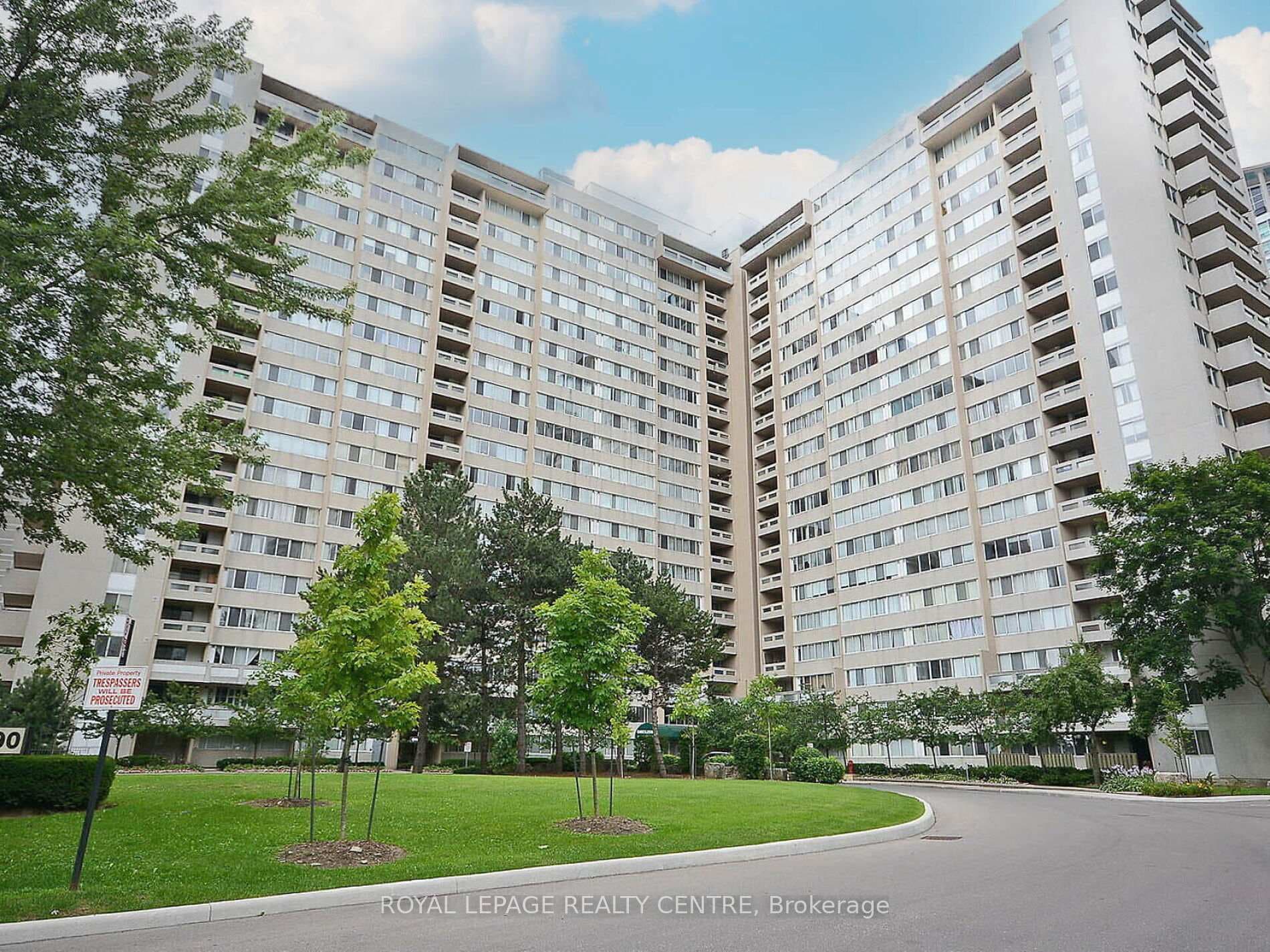 3590 Kaneff Crescent Unit 1604, Mississauga, ON L5A 3X3 - Photo 1