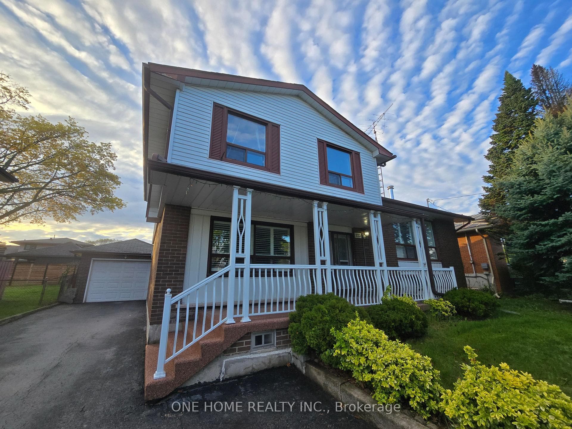 223 Elmwood Road, Oakville, ON L6K 2A9 - Photo 1