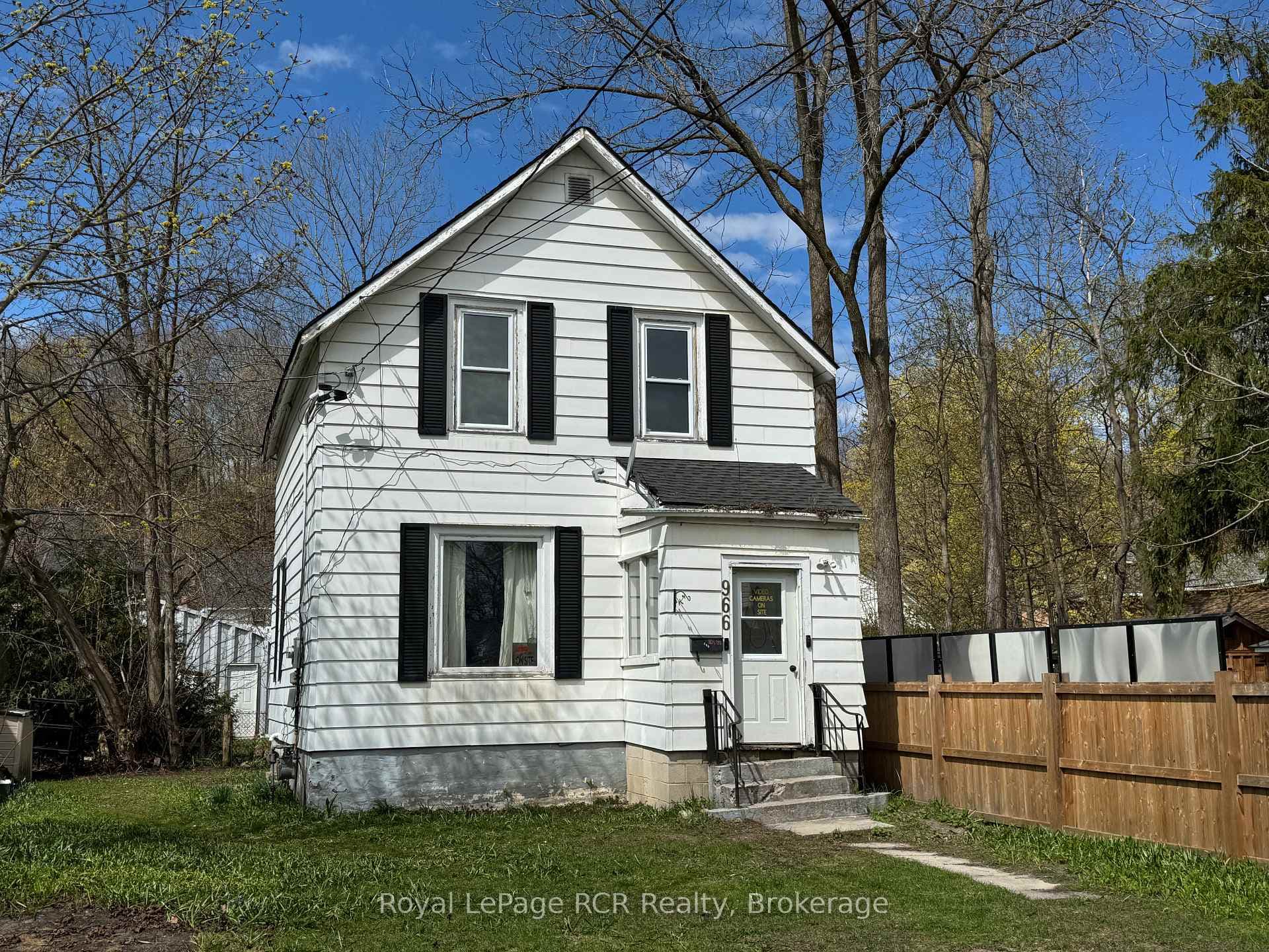966 3rd Avenue, Owen Sound, ON N4K 4P6 - Photo 1