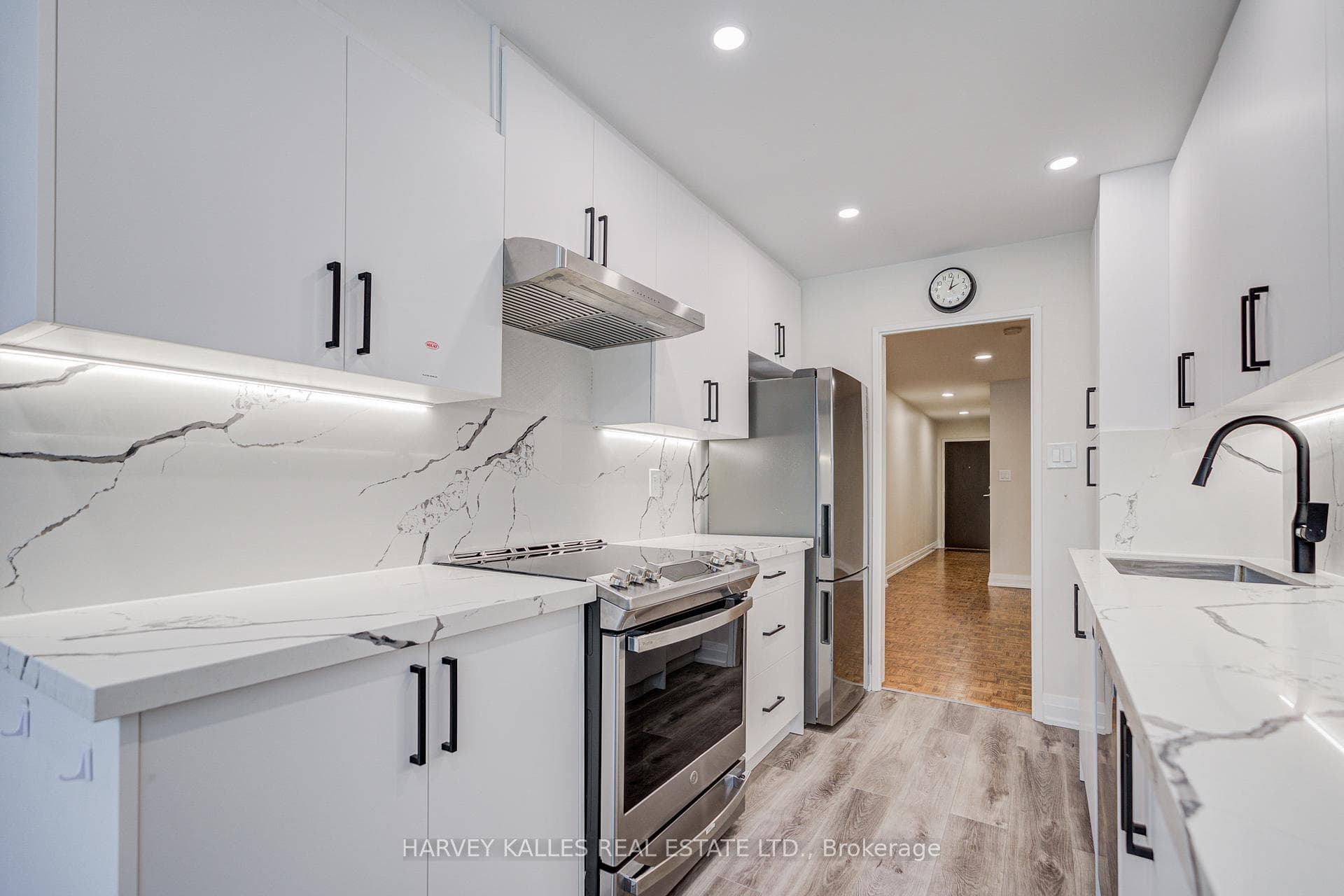 3000 Bathurst Street Unit 109, Lawrence Park / Bedford Park, ON M6B 3B4 - Photo 1