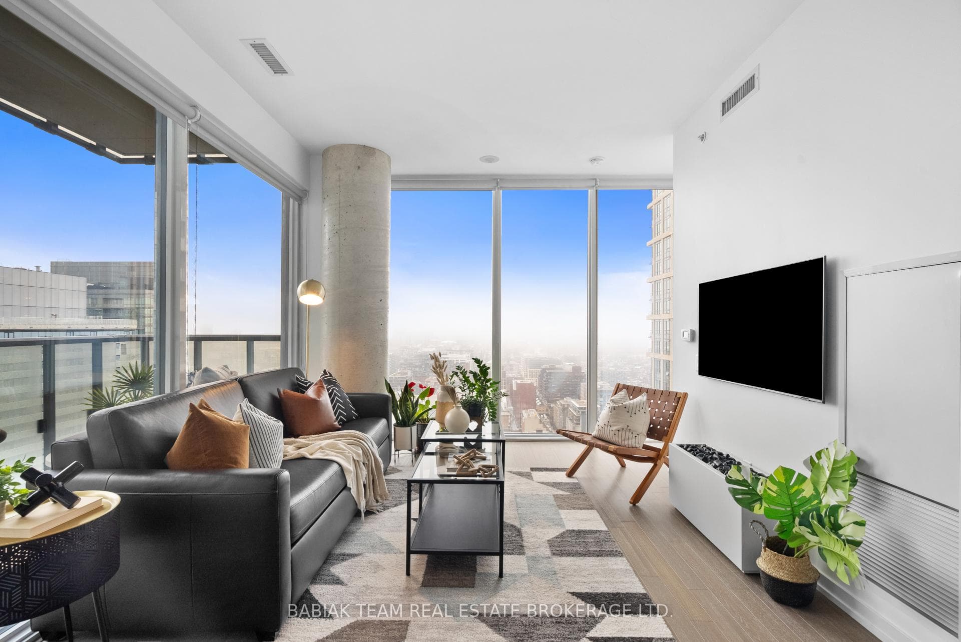 101 Peter Street Unit 3309, Downtown Toronto / Waterfront, ON M5V 0G6 - Photo 1