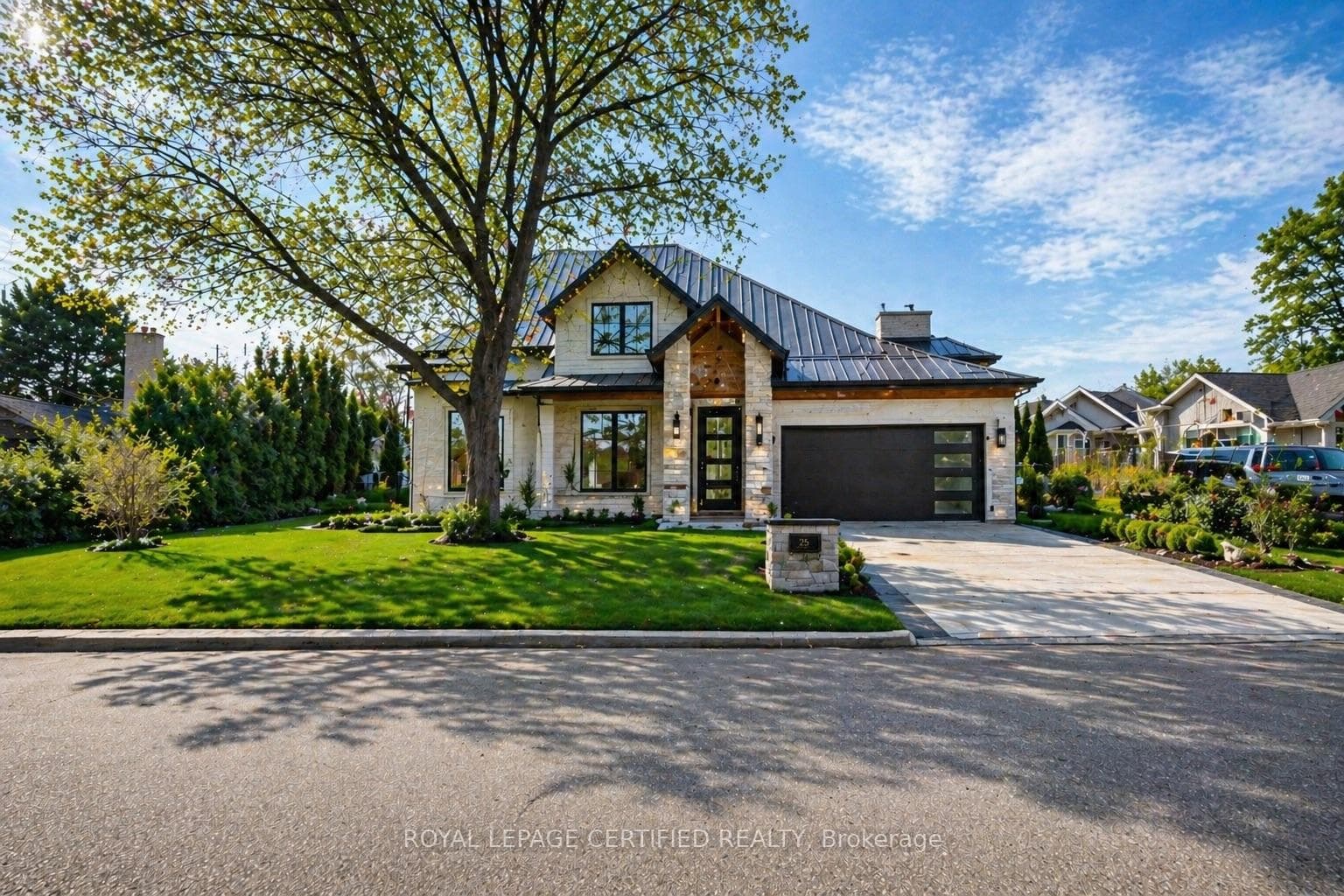 1348 Hollyrood Avenue, Mississauga, ON L5G 3J4 - Photo 1