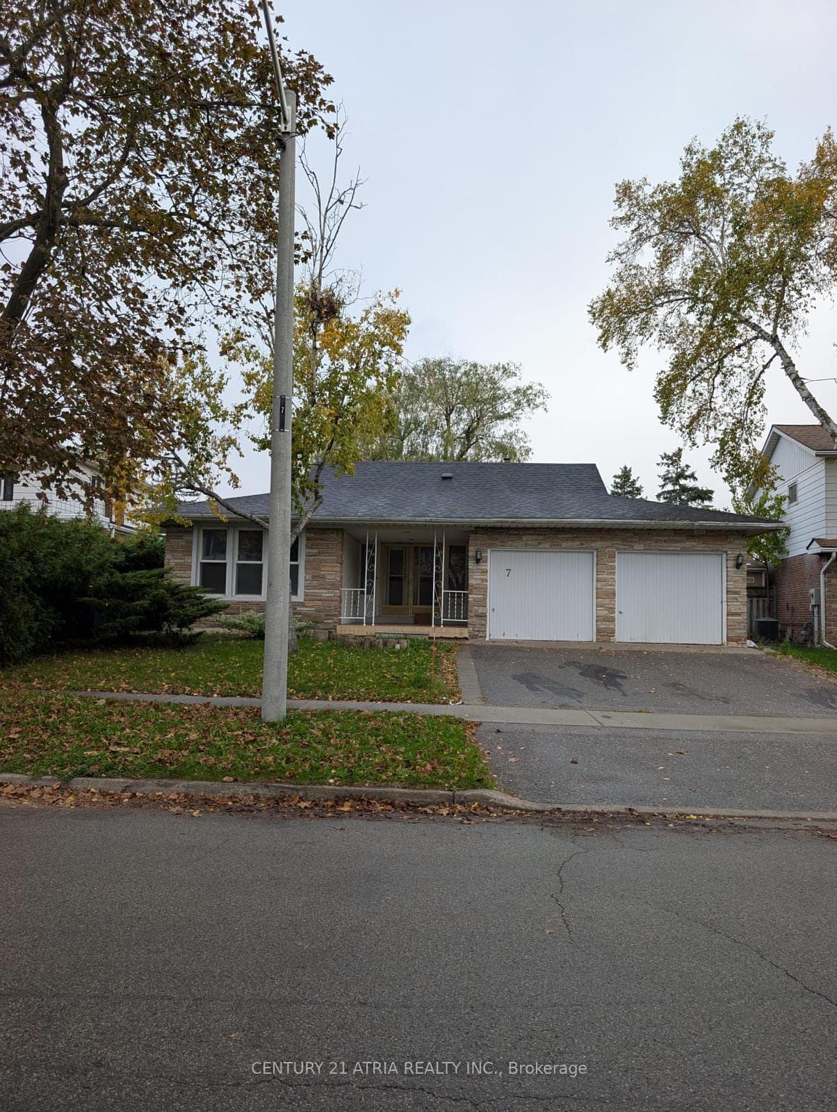 7 Fluellen Drive Unit Main, Scarborough Village / Eglinton East, ON M1W 2B2 - Photo 1