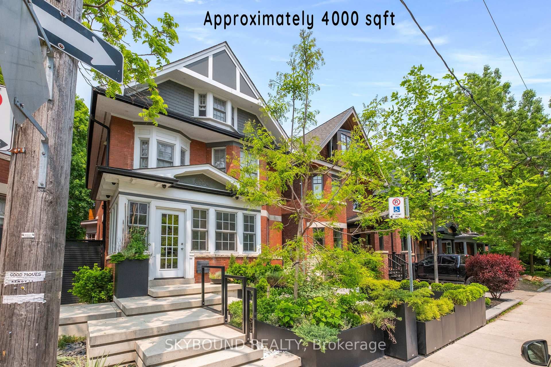 20 Fairview Boulevard, Toronto E01