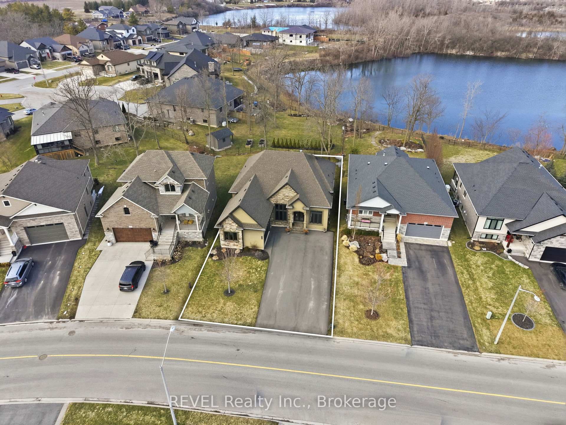 713 Clarence Street, Port Colborne, ON L3K 6B8 - Photo 1