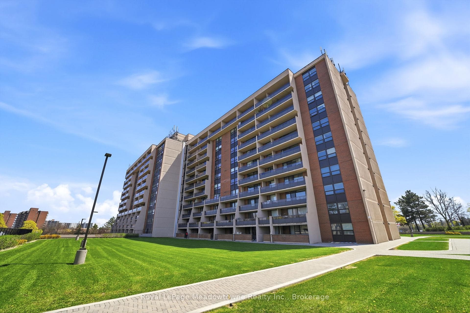 2929 Aquitaine Avenue Unit 215, Mississauga, ON L5N 2C7 - Photo 1