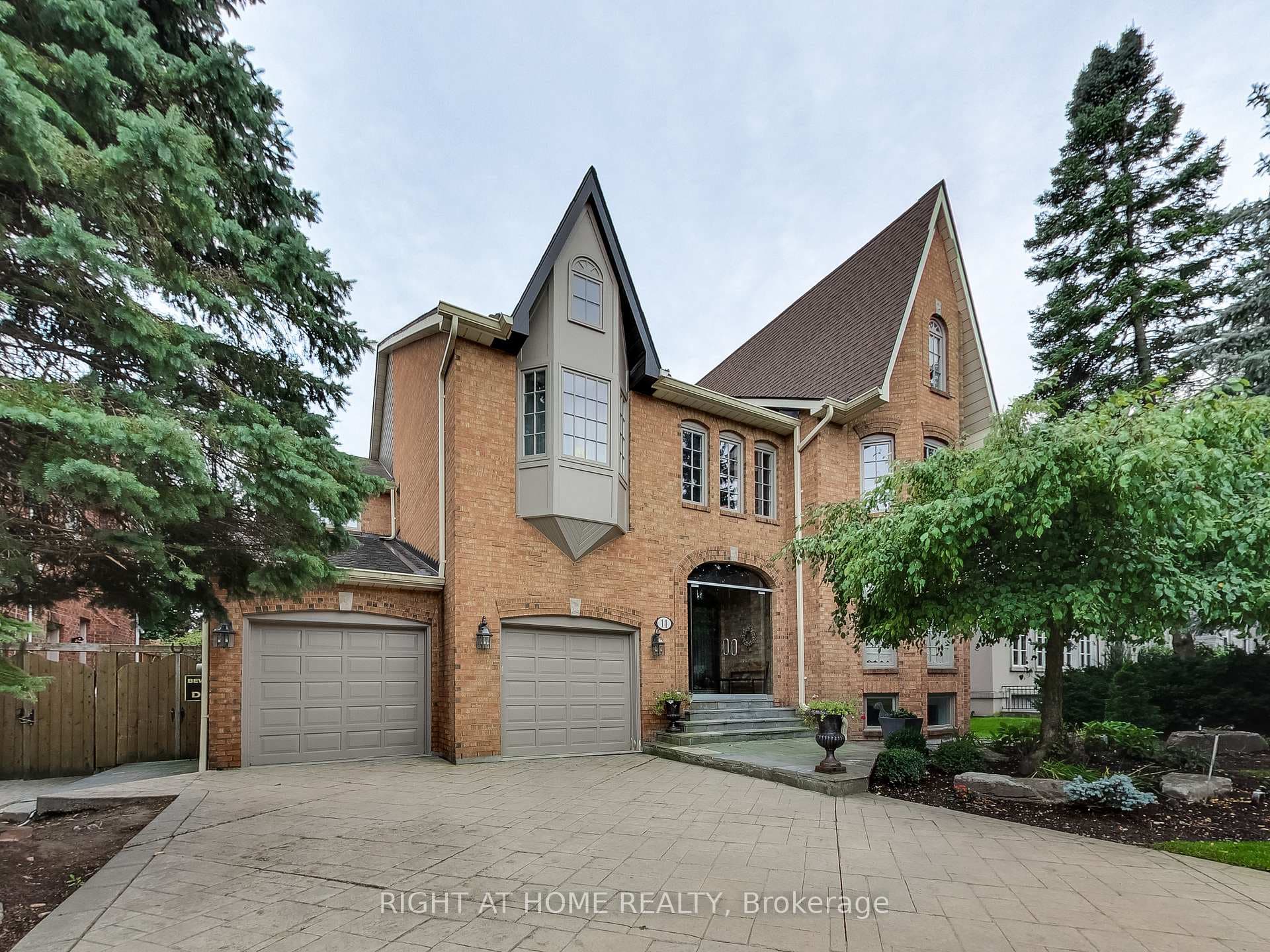 11 York Road, Bridle Path / York Mills / Hoggs Hollow, ON M2L 1H4 - Photo 1