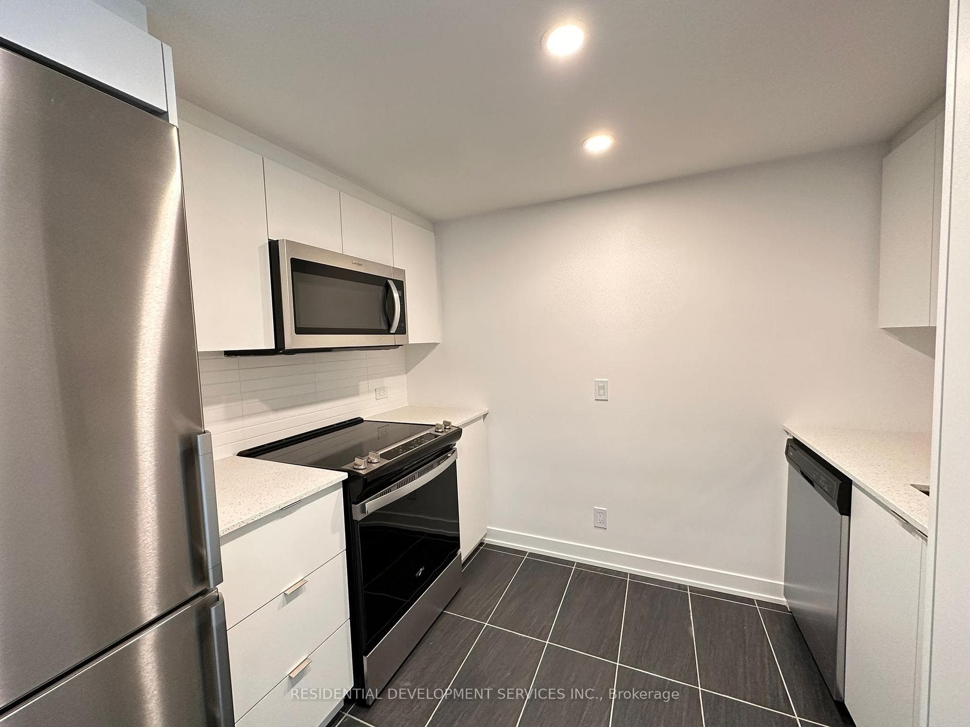 30 Tretti Way Unit 321, North York (Bathurst Manor / Clanton Park), ON M3H 0E3 - Photo 1