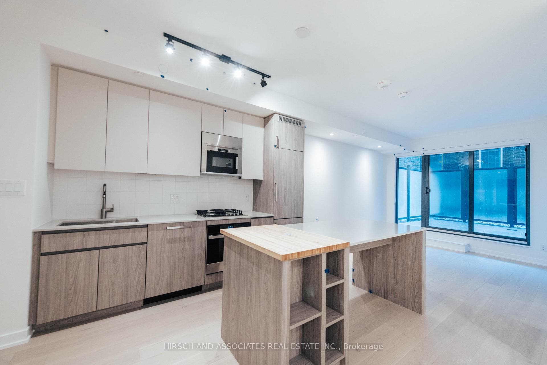 430 Roncesvalles Avenue Unit 202, High Park / Junction / Roncesvalles, ON M6R 0A6 - Photo 1