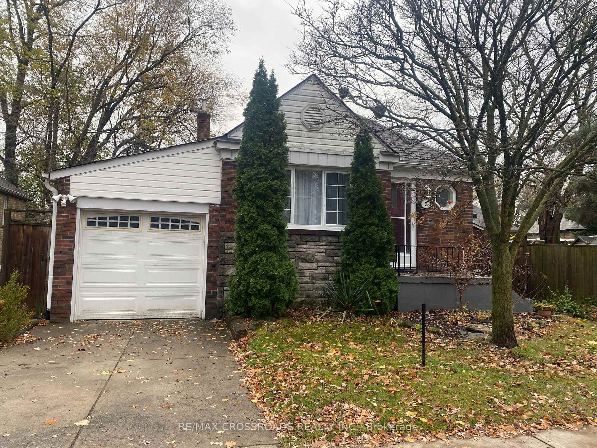 3 Beechwood Crescent, Danforth / East York, ON N4K 2K9 - Photo 1