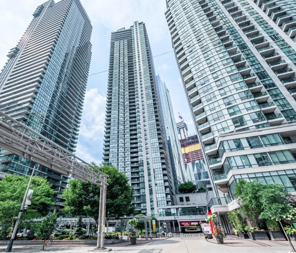16 Harbour Street Unit 3603, Downtown Toronto / Waterfront, ON M5J 2Z7 - Photo 1