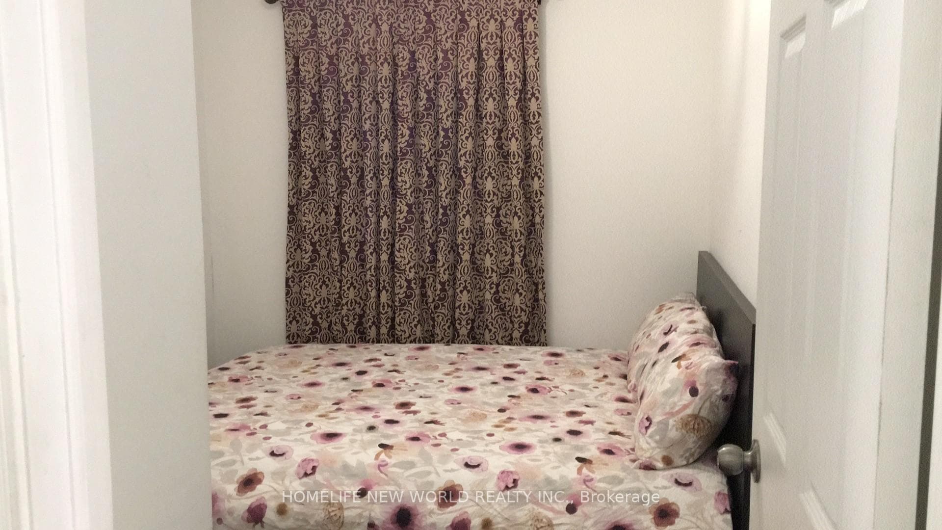 2466 St Clair Avenue Unit 202, Keelesdale / Eglinton West, ON M6N 1L3 - Photo 1