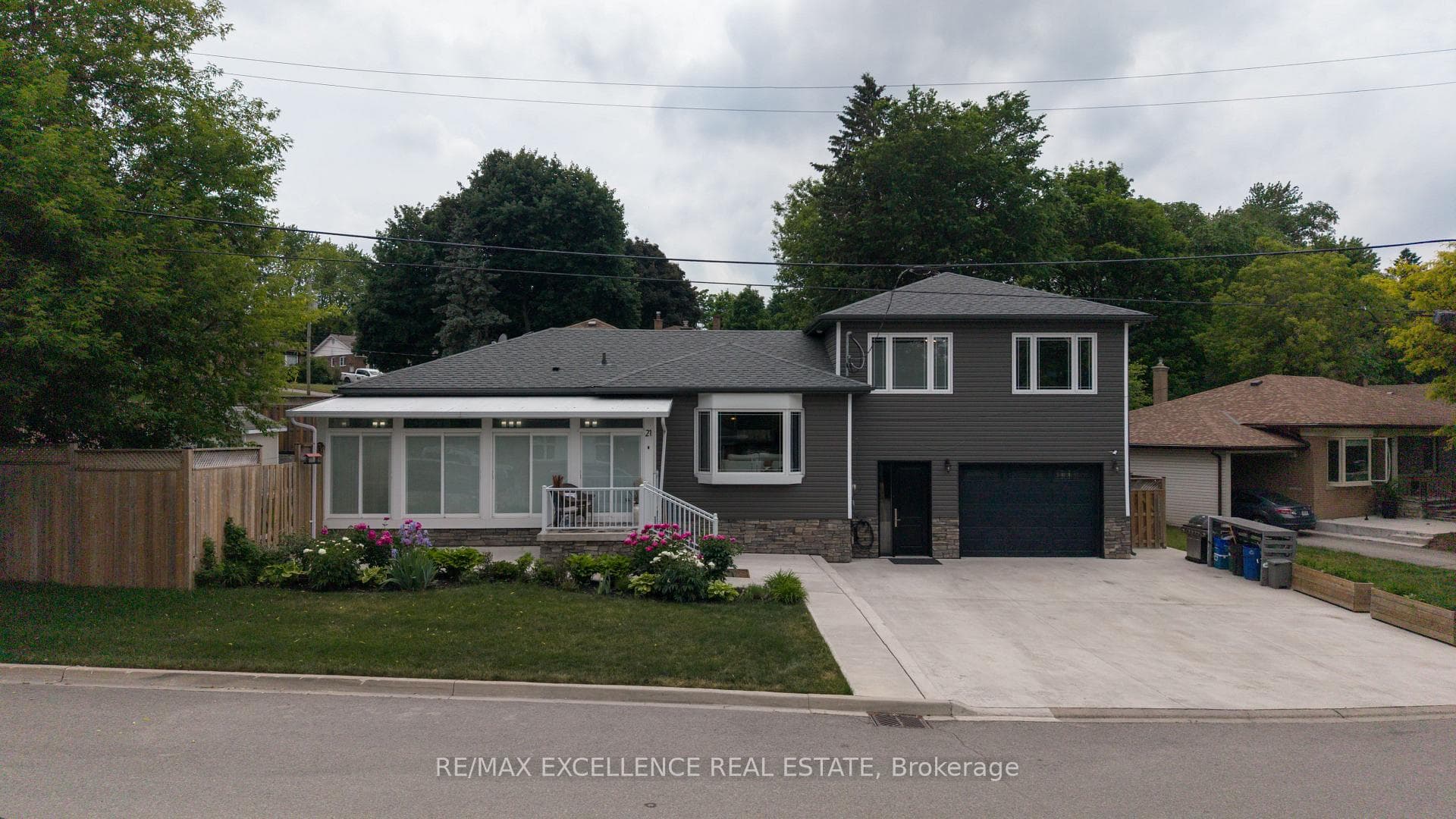 21 Elizabeth Street, Halton Hills, ON L7G 3K1 - Photo 1