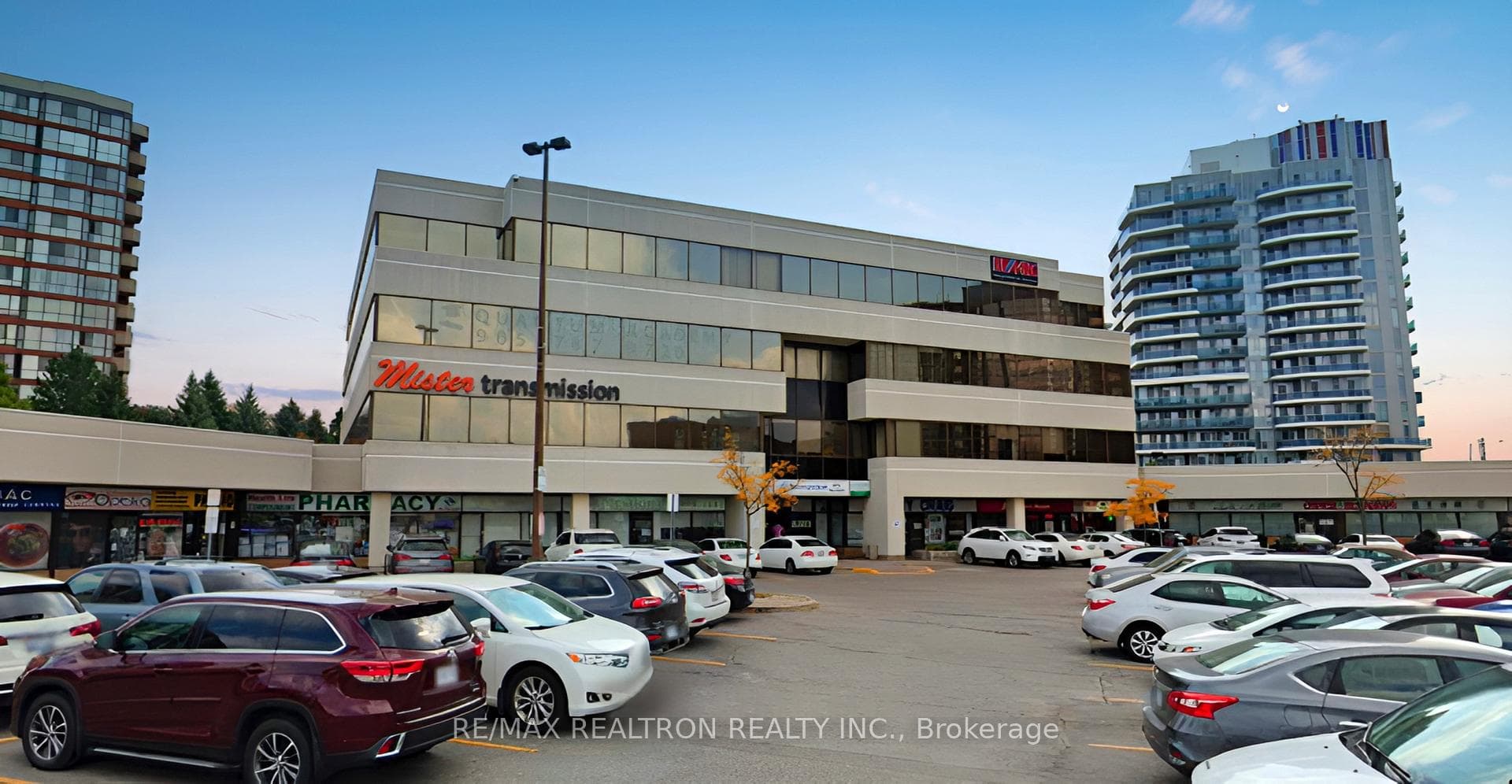 9555 YONGE Street Unit 305, Richmond Hill, ON L4C 9M5 - Photo 1