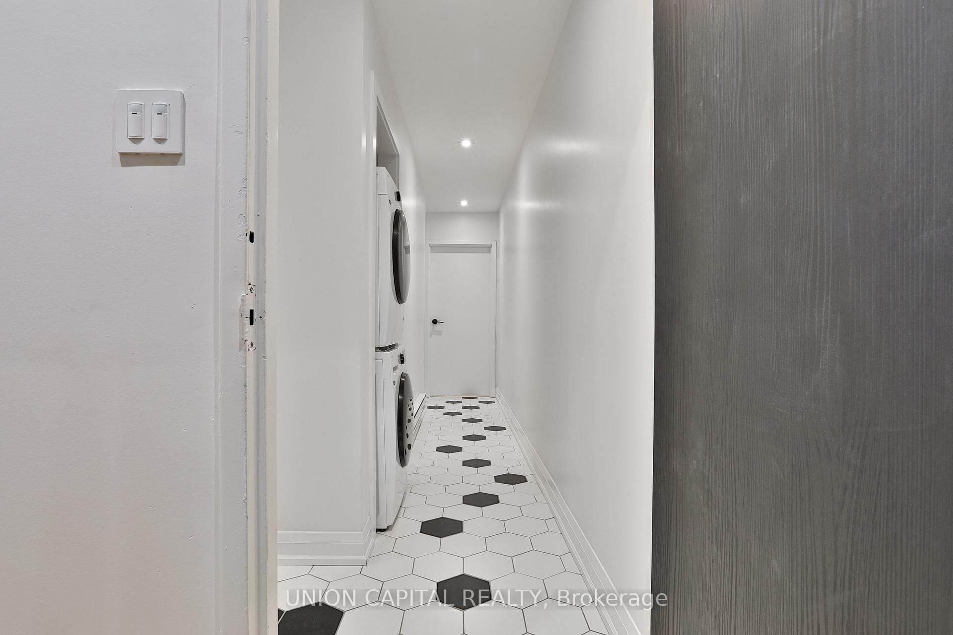 612 Gerrard Street Unit 1, Riverdale / Leslieville, ON M4M 1Y3 - Photo 1