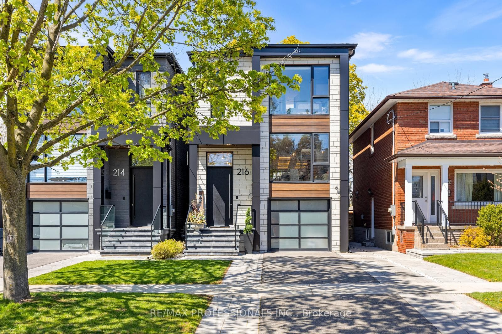 216 Aldercrest Road, Liberty Village / Parkdale / South Parkdale, ON M8W 4J4 - Photo 1